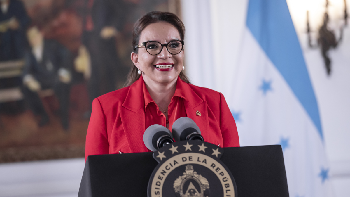 Fotografía Presidenta Constitucional de la República de Honduras 002