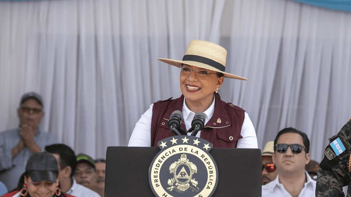 Fotografía Presidenta Constitucional de la República de Honduras 003