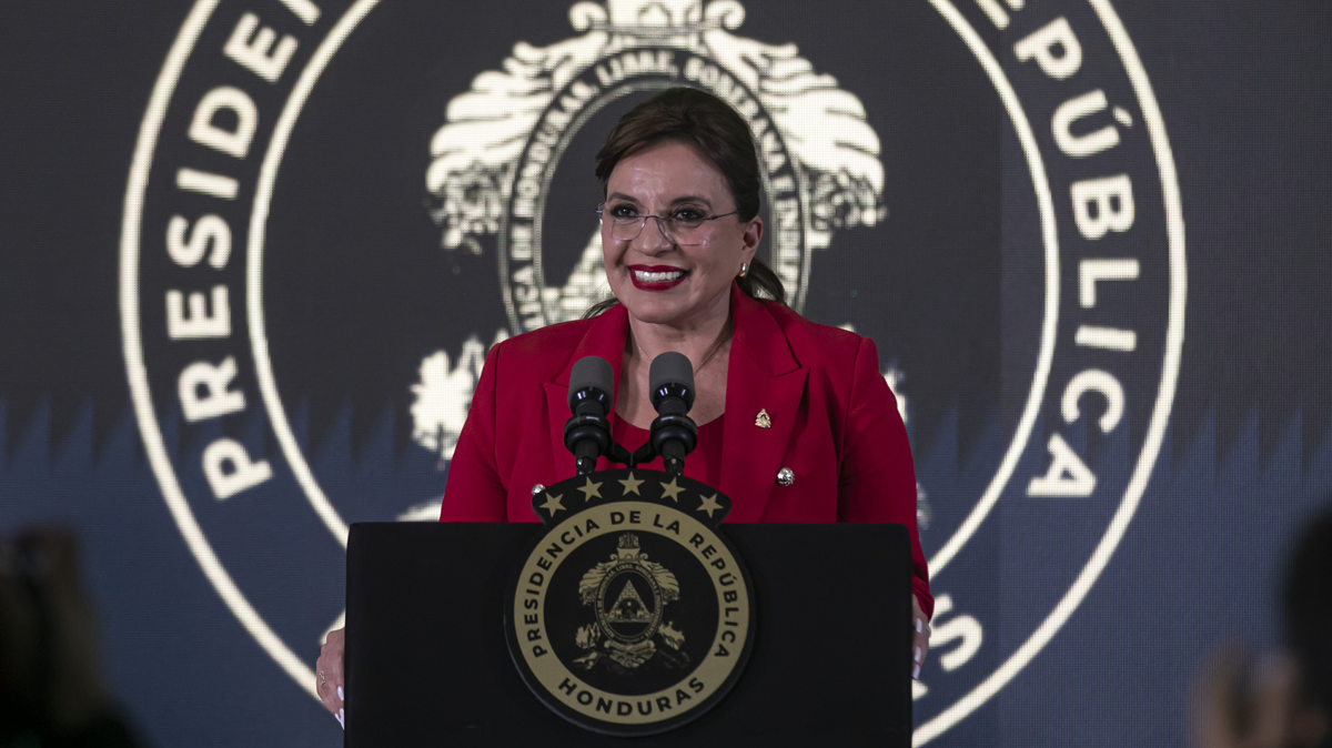 Fotografía Presidenta Constitucional de la República de Honduras 006