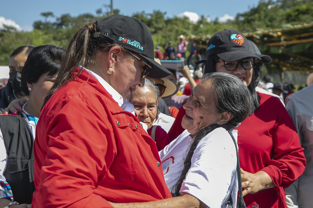 Fotografía Presidenta Constitucional de la República de Honduras 2_10